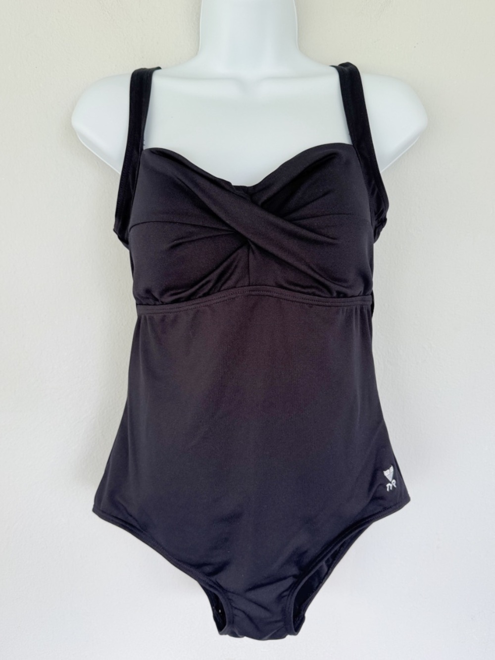 TYR black ruched twist front adjustable strap one piece bathing suit size large